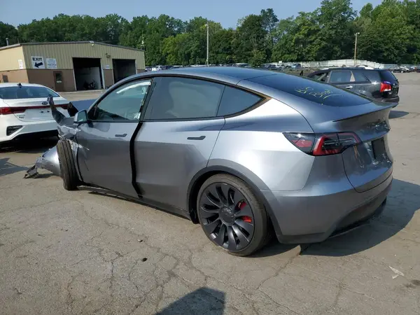 7SAYGDEF2RA327596 2024 TESLA MODEL Y - Image 2