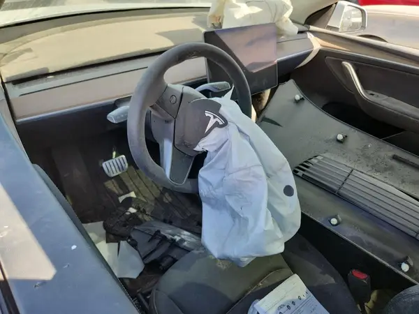7SAYGDEF2RF023350 2024 TESLA MODEL Y - Image 8