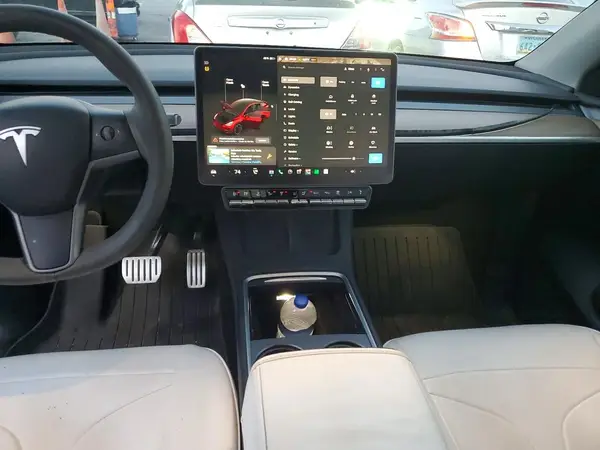 7SAYGDEF2RF023834 2024 TESLA MODEL Y - Image 8