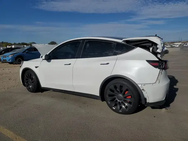 7SAYGDEF2RF027236 2024 TESLA MODEL Y - Image 2