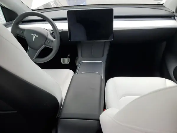 7SAYGDEF2RF040813 2024 TESLA MODEL Y - Image 8
