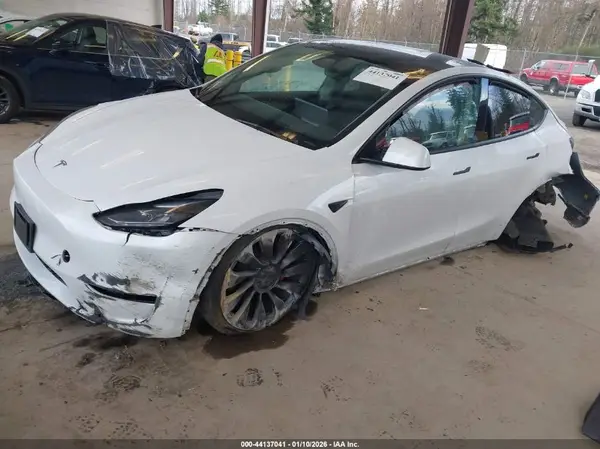 7SAYGDEF2RF078543 2024 TESLA MODEL Y - Image 2