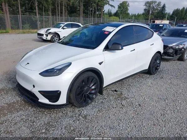 7SAYGDEF2RF089591 2024 TESLA MODEL Y - Image 2