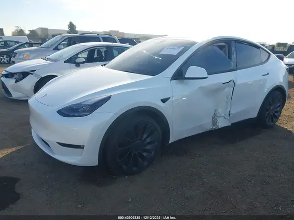 7SAYGDEF2RF150535 2024 TESLA MODEL Y - Image 2