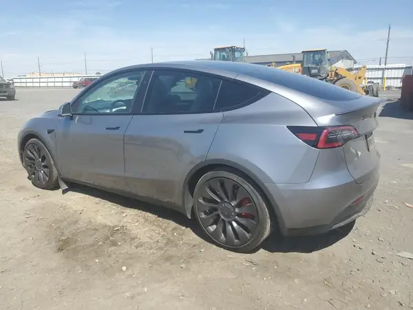 7SAYGDEF2RF182935 2024 TESLA MODEL Y - Image 2