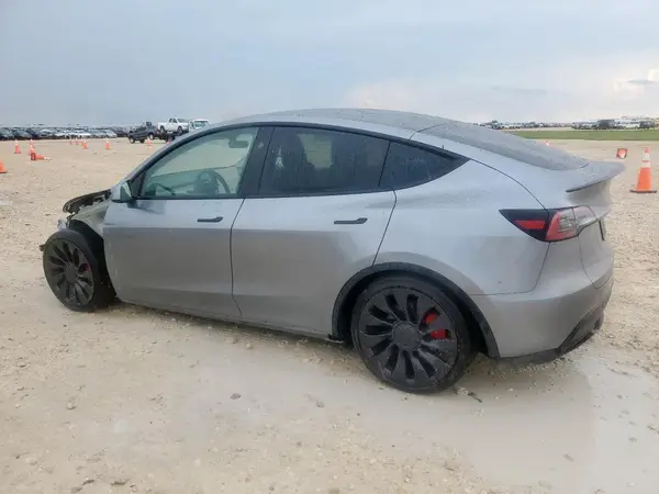 7SAYGDEF2SA338104 2025 TESLA MODEL Y - Image 2