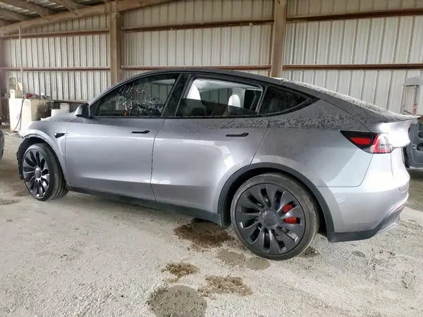 7SAYGDEF2SA341696 2025 TESLA MODEL Y - Image 2