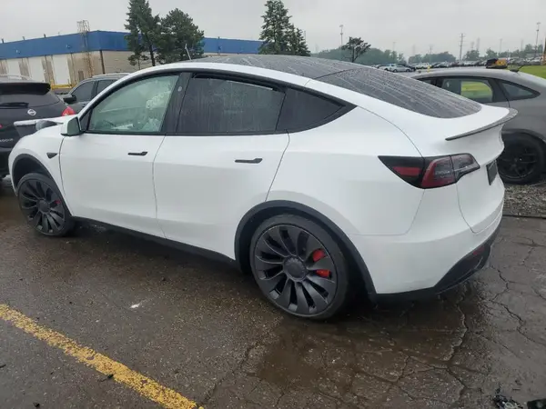 7SAYGDEF2SA355582 2025 TESLA MODEL Y - Image 2