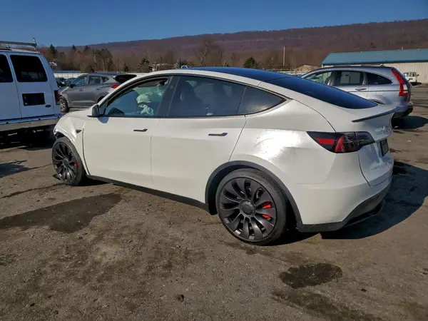 7SAYGDEF2SA356084 2025 TESLA MODEL Y - Image 2
