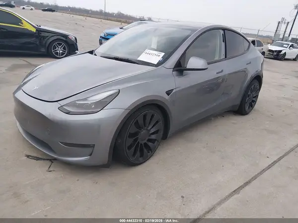 7SAYGDEF2SA368820 2025 TESLA MODEL Y - Image 2