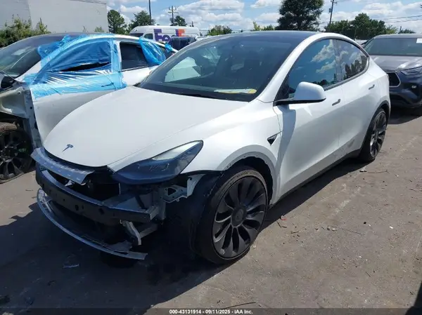7SAYGDEF2SF298271 2025 TESLA MODEL Y - Image 2