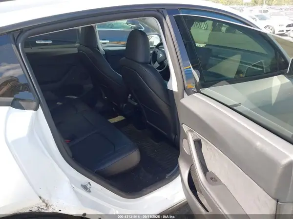 7SAYGDEF2SF298271 2025 TESLA MODEL Y - Image 8