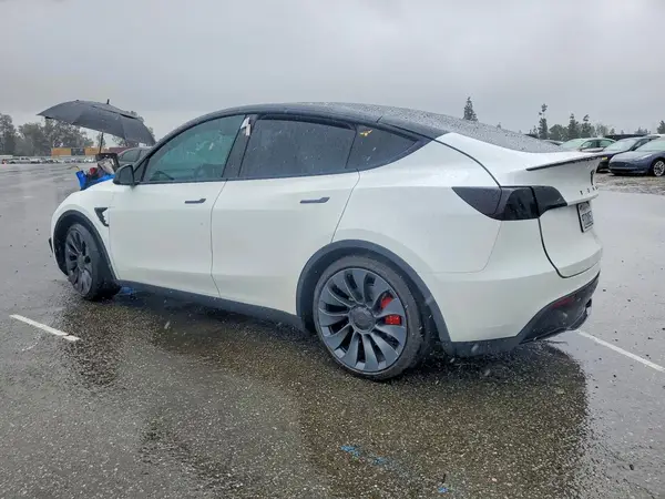 7SAYGDEF2SF300486 2025 TESLA MODEL Y - Image 2