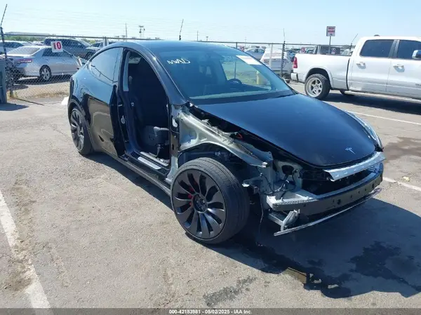 7SAYGDEF2SF300505 2025 TESLA MODEL Y - Image 1