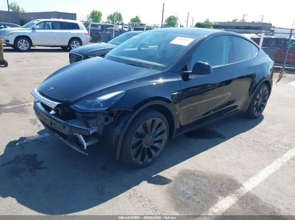 7SAYGDEF2SF300505 2025 TESLA MODEL Y - Image 2