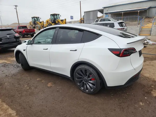 7SAYGDEF2SF303811 2025 TESLA MODEL Y - Image 2