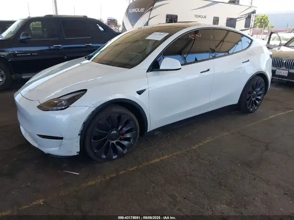 7SAYGDEF2SF310757 2025 TESLA MODEL Y - Image 2