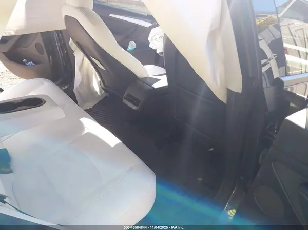 7SAYGDEF3NF341682 2022 TESLA MODEL Y - Image 8