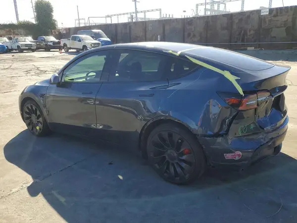 7SAYGDEF3NF345294 2022 TESLA MODEL Y - Image 2