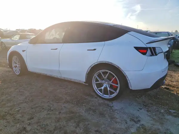 7SAYGDEF3NF366341 2022 TESLA MODEL Y - Image 2