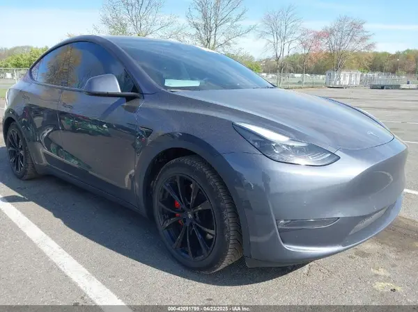 7SAYGDEF3NF374519 2022 TESLA MODEL Y - Image 1