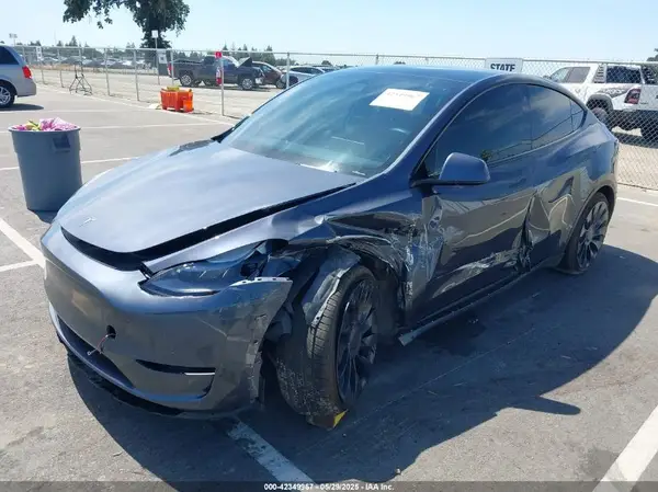 7SAYGDEF3NF390557 2022 TESLA MODEL Y - Image 2