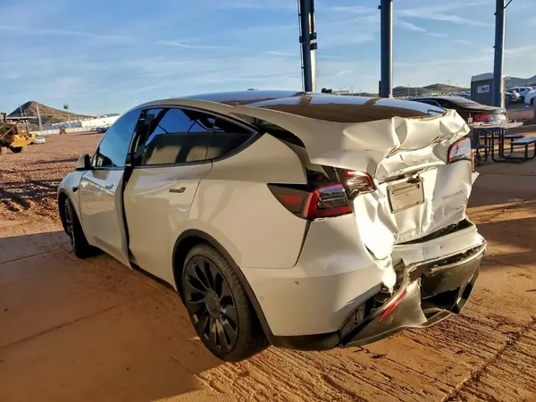 7SAYGDEF3NF391756 2022 TESLA MODEL Y - Image 2