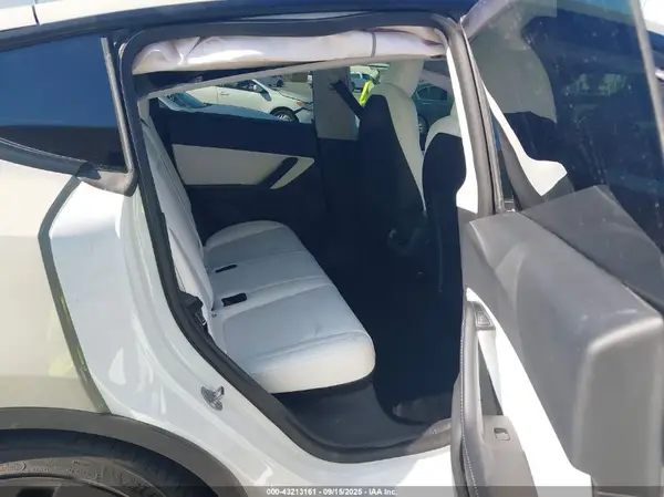 7SAYGDEF3NF405560 2022 TESLA MODEL Y - Image 8