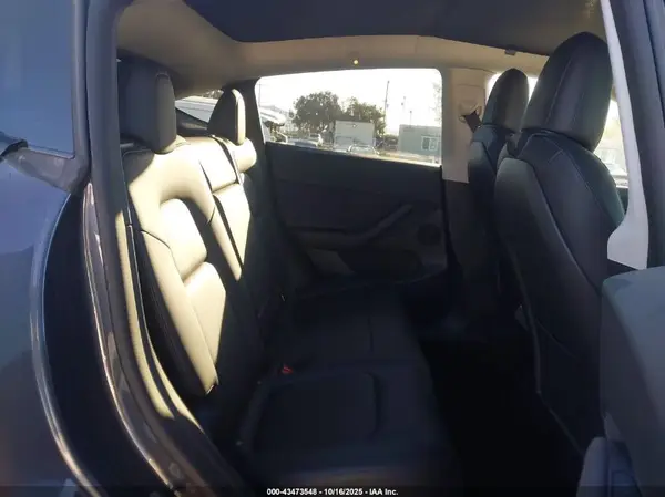 7SAYGDEF3NF405901 2022 TESLA MODEL Y - Image 8