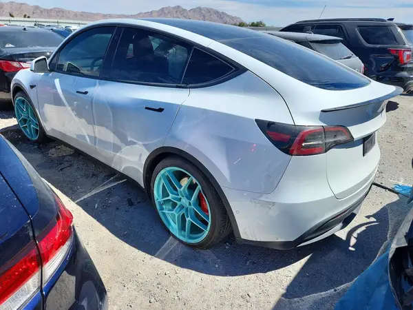7SAYGDEF3NF407048 2022 TESLA MODEL Y - Image 2