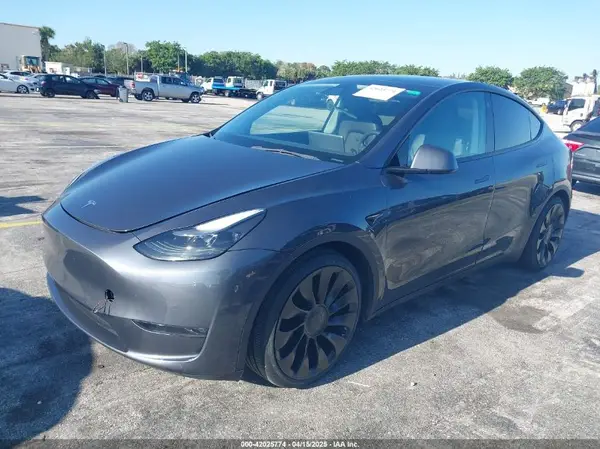 7SAYGDEF3NF451938 2022 TESLA MODEL Y - Image 2