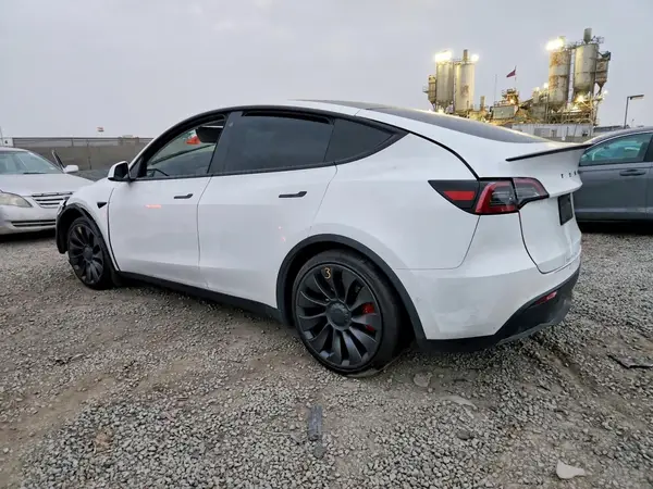 7SAYGDEF3NF456489 2022 TESLA MODEL Y - Image 2