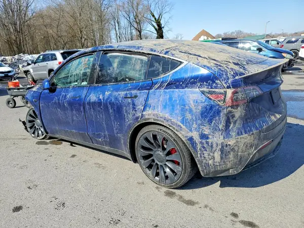 7SAYGDEF3NF457125 2022 TESLA MODEL Y - Image 2