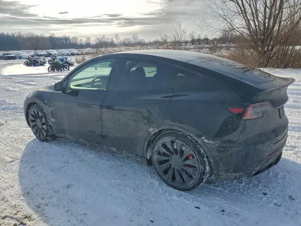 7SAYGDEF3NF457464 2022 TESLA MODEL Y - Image 2