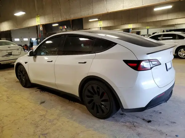 7SAYGDEF3NF486401 2022 TESLA MODEL Y - Image 2