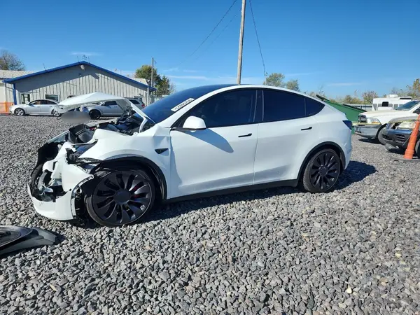 7SAYGDEF3NF493719 2022 TESLA MODEL Y - Image 1