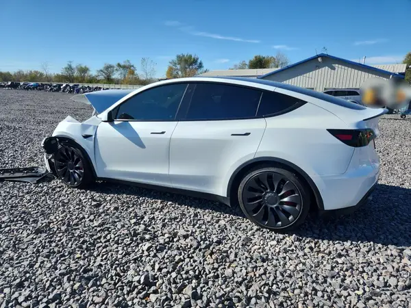 7SAYGDEF3NF493719 2022 TESLA MODEL Y - Image 2