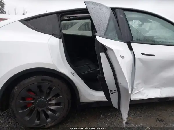 7SAYGDEF3NF495518 2022 TESLA MODEL Y - Image 8