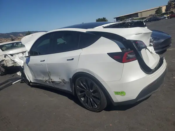 7SAYGDEF3NF506498 2022 TESLA MODEL Y - Image 2