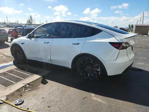 7SAYGDEF3NF506811 2022 TESLA MODEL Y - Image 2