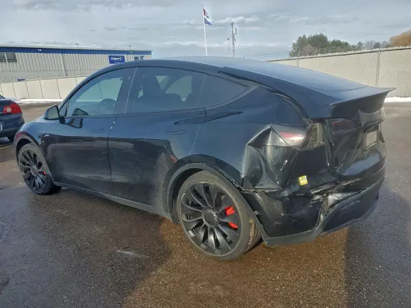 7SAYGDEF3NF518974 2022 TESLA MODEL Y - Image 2