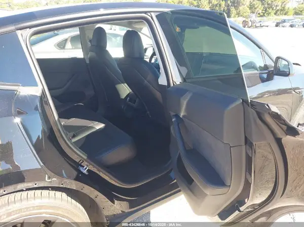 7SAYGDEF3NF557760 2022 TESLA MODEL Y - Image 8