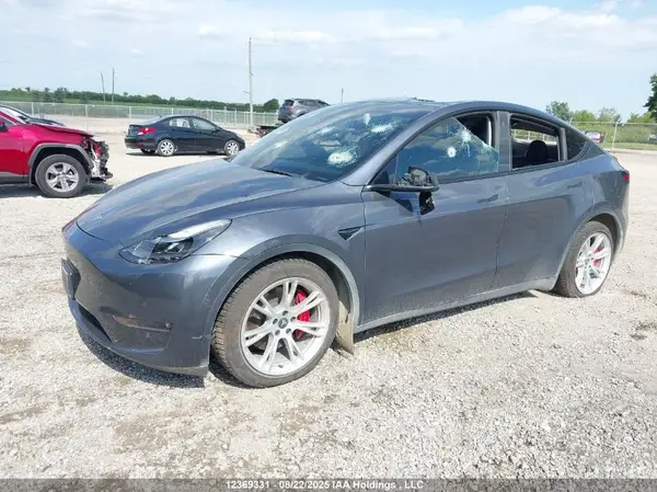 7SAYGDEF3PF586369 2023 TESLA MODEL Y - Image 2