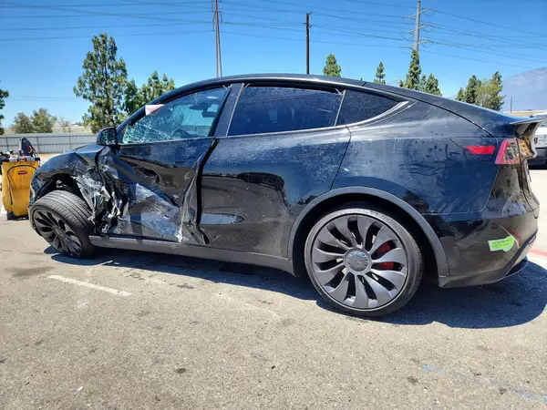 7SAYGDEF3PF665475 2023 TESLA MODEL Y - Image 2