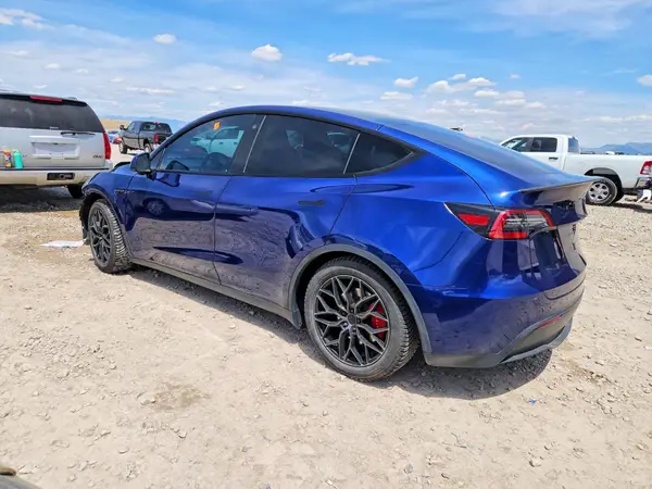 7SAYGDEF3PF714755 2023 TESLA MODEL Y - Image 2