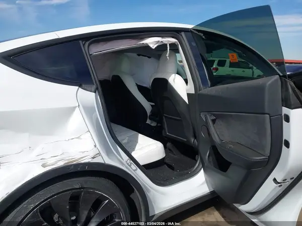 7SAYGDEF3PF779041 2023 TESLA MODEL Y - Image 8