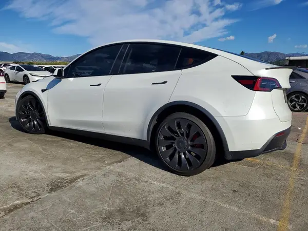 7SAYGDEF3PF784465 2023 TESLA MODEL Y - Image 2