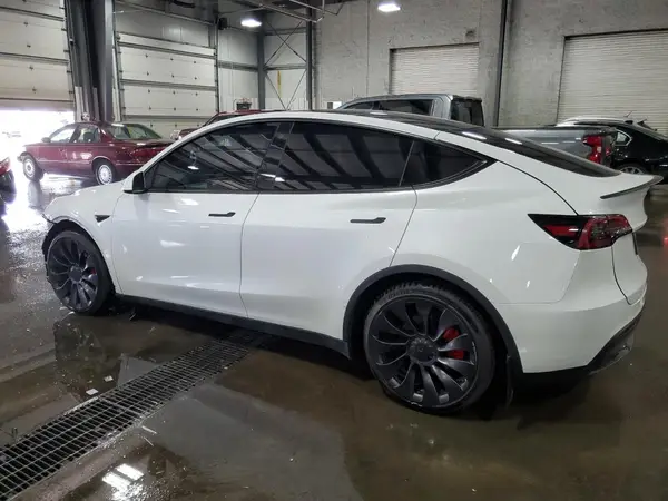 7SAYGDEF3PF785292 2023 TESLA MODEL Y - Image 2