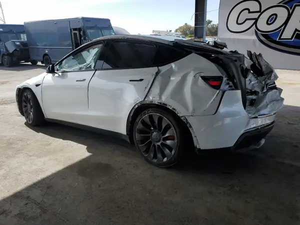7SAYGDEF3PF814211 2023 TESLA MODEL Y - Image 2