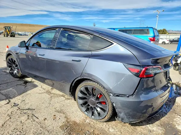 7SAYGDEF3PF863294 2023 TESLA MODEL Y - Image 2